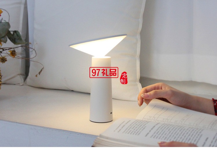 家用小I臺(tái)燈學(xué)習(xí)護(hù)眼閱讀LED臺(tái)燈觸摸創(chuàng)意USB充電小夜燈