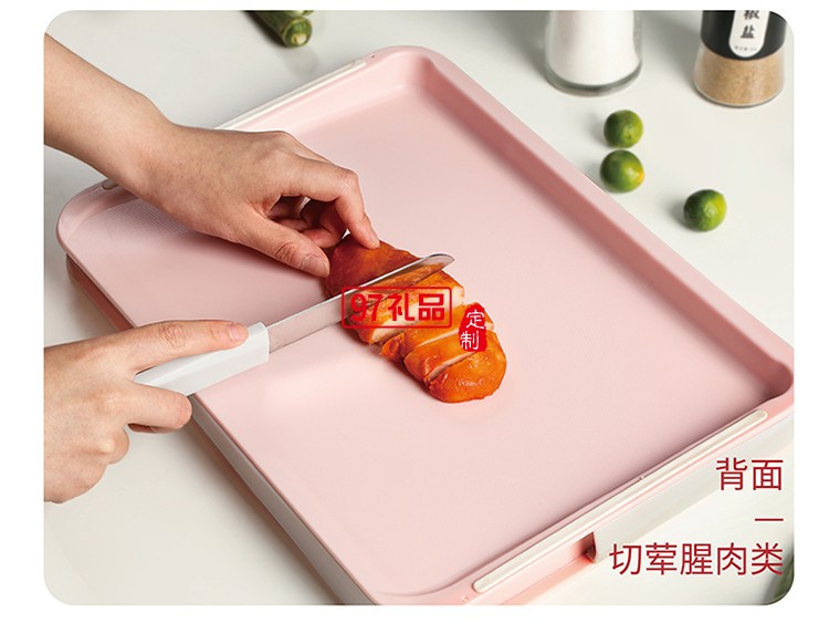 多功能雙面砧板含水果刀、鋸齒刀、輔食剪、水果刨刀等四個(gè)配件